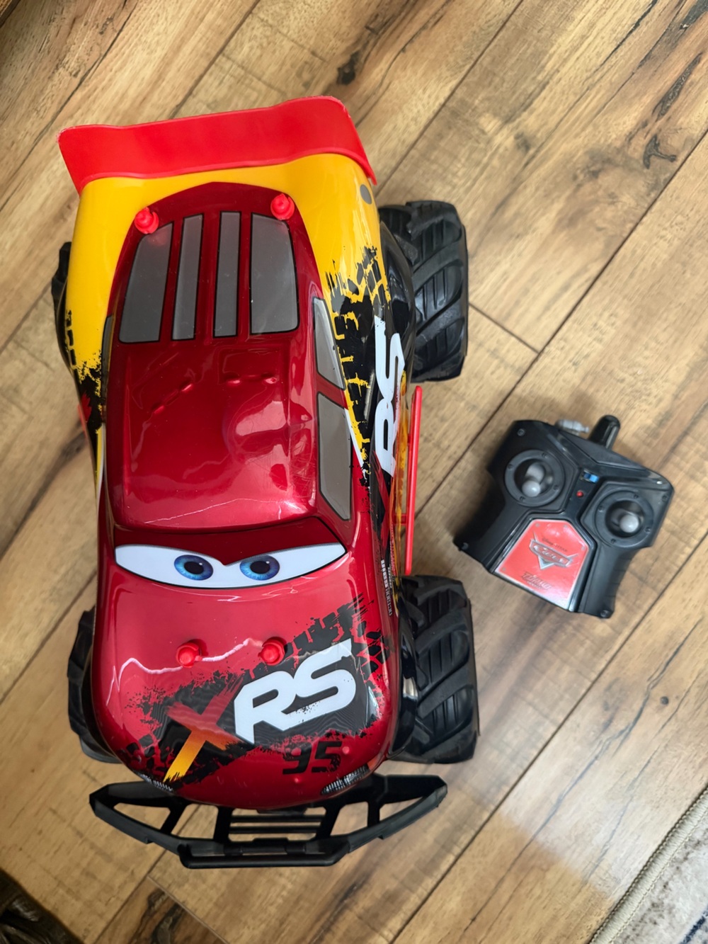 Disney Pixar Lightning McQueen RC car